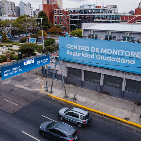 Con fondos municipales, Lanús Gobierno instaló el primer anillo digital