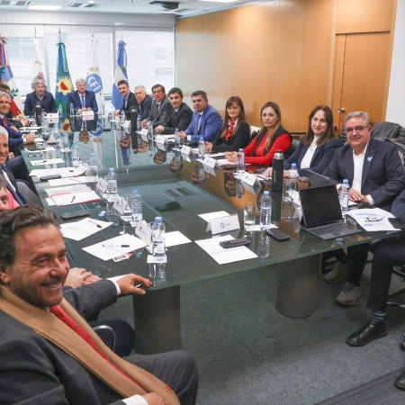 Gobernadores redoblan sus reclamos y el gobierno presenta una contrapropuesta