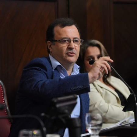 Daletto fundamentó su respaldo al proyecto que flexibiliza los límites de mandatos