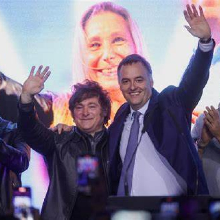 ¿Adorni Presidente? : “No podría cerrar la puerta”, dijo