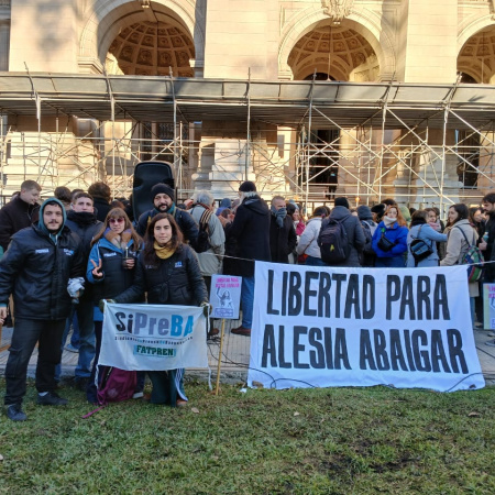 Cristina Kirchner cargó contra Milei por la detención de militantes: “Liberen al pibe y a las pibas, cachivaches”