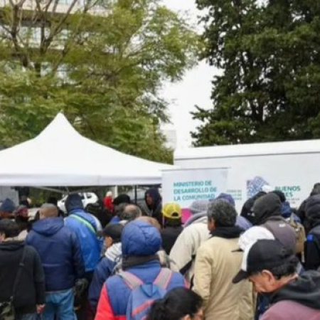 Refuerzan la asistencia a personas en situación de calle ante la ola de frío polar