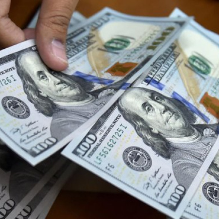 El dólar oficial anota la mayor suba diaria desde abril  y se acerca a los $1300