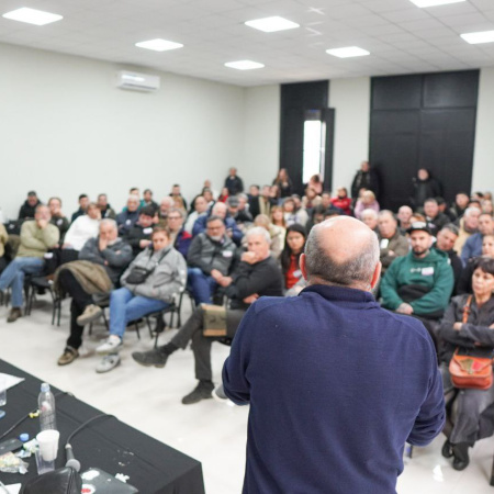 Asamblea Provincial del Frente Grande: Secco llamó a "honrar la democracia y ponerle un freno a Milei"