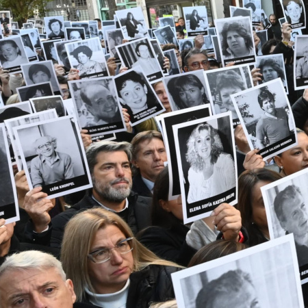 Jorge Macri participó del homenaje a las víctimas del atentado terrorista a la AMIA: "Duele la impunidad"