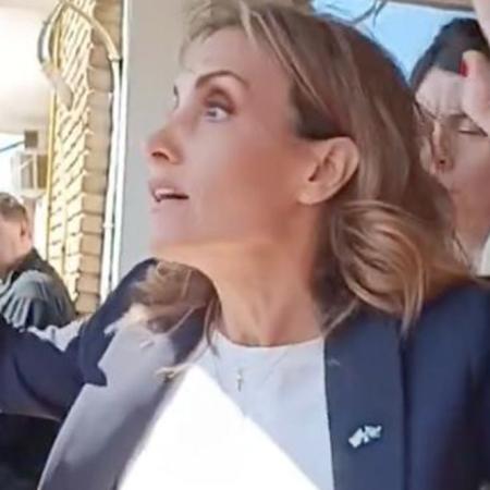 Senadora libertaria fue a frenar una protesta y terminó expulsada