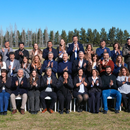 Alak encabezó el primer encuentro de candidatos de Fuerza Patria en La Plata