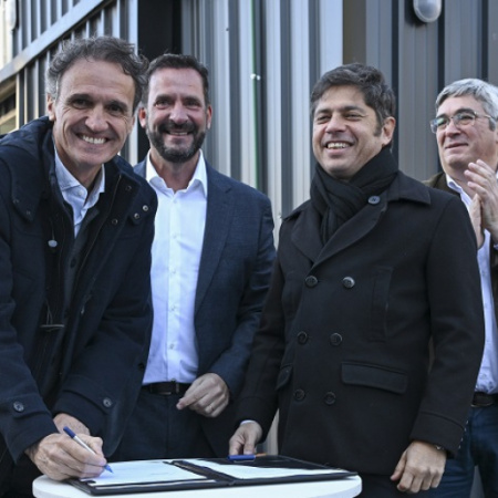 Sujarchuk con Kicillof: “hoy la vida de los escobarenses es un poquito más justa” 