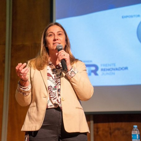 Arata llamó a “poner un freno” al gobierno libertario
