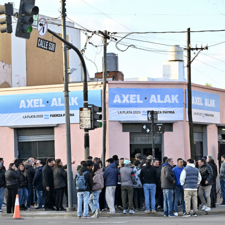 Alak en el nuevo local de Fuerza Patria en Tolosa: “Me emociona porque está toda la militancia unida”