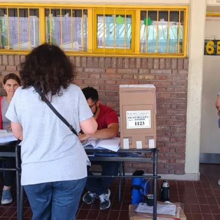 Provincia y universidades fortalecen la capacitación de autoridades de mesa para las elecciones 2025