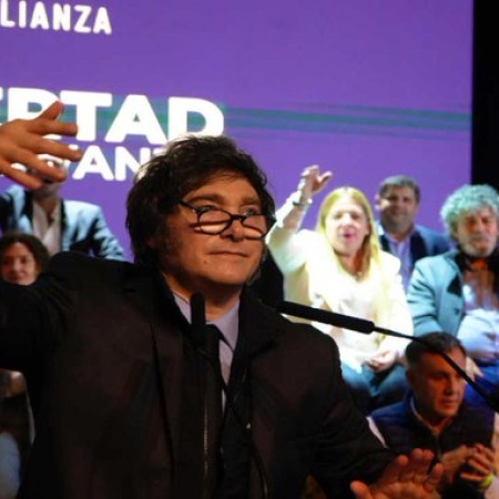 Milei desembarca en Lomas de Zamora en medio del escándalo por las coimas