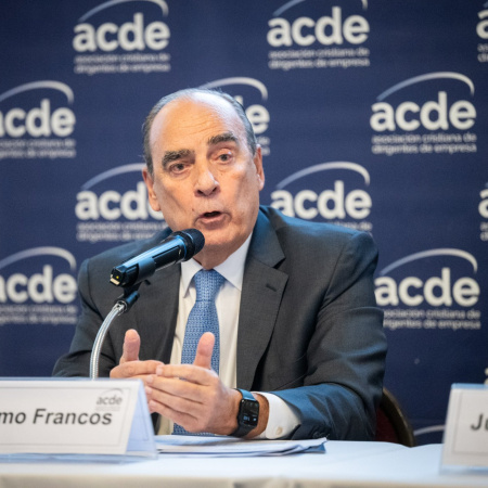 Francos reconoció que “puede caer el consumo” pero negó recesión