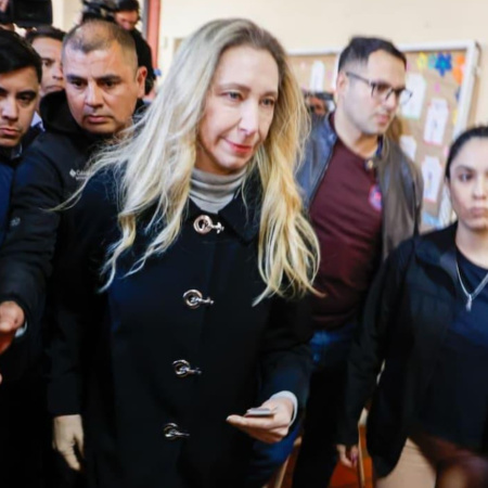 Karina Milei votó en Vicente López y evitó responder preguntas a la prensa