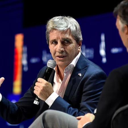 Tras el revés electoral, Luis Caputo pidió elegir “entre esto o el comunismo en 2027”