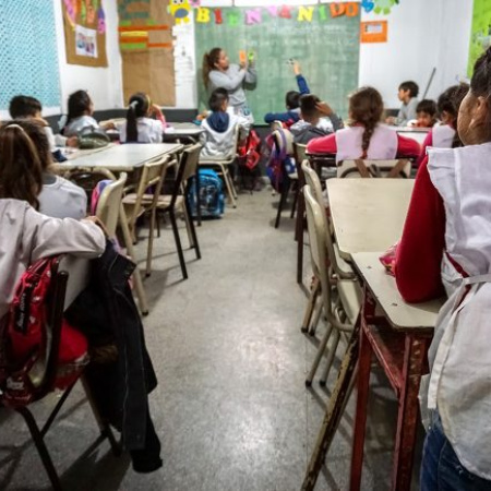 Solo 10 de cada 100 estudiantes llegan al final de la secundaria en tiempo y forma