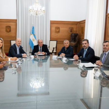 Consejo de Mayo: Milei intenta sellar consensos mientras negocia apoyo financiero de EE.UU.