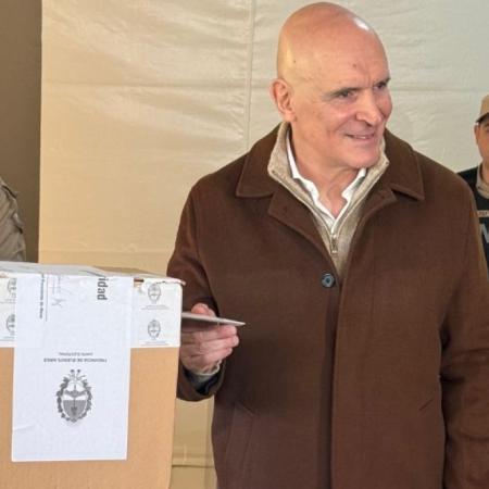 Espert emitió su voto y expresó: “Esperaremos el resultado con mucha calma”