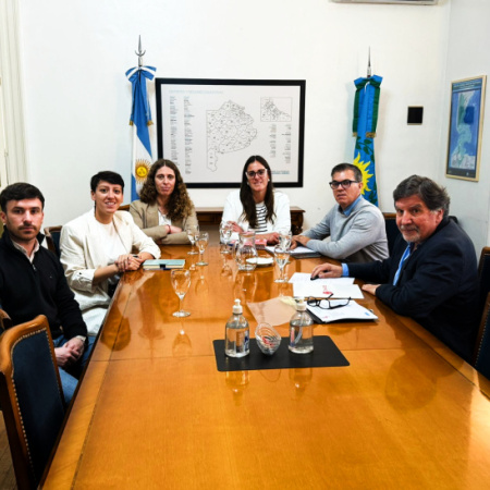 Gómez se reunió con Batakis y Sileoni para coordinar políticas en educación y vivienda para Chaves