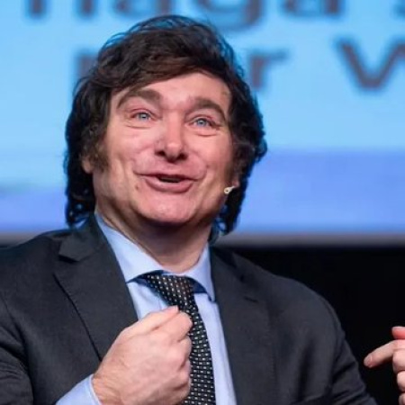 Milei insiste: “Nos van a salir dólares por las orejas” y ratifica continuidad de su plan económico