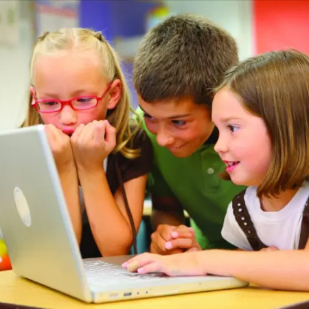 Educación digital desde el jardín hasta el terciario: una propuesta que gana terreno en la Provincia