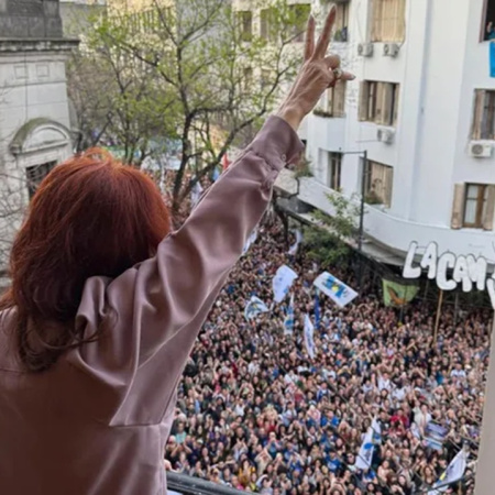 Cristina Kirchner en el Día de la Lealtad : “Cuando un pueblo defiende sus derechos defiende su libertad”