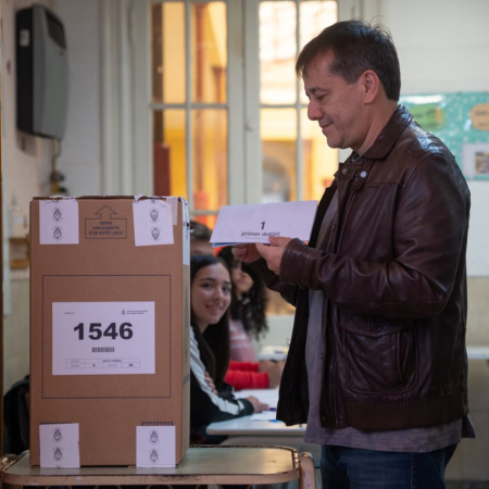 Votó Mariano Recalde en CABA y criticó la Boleta Única de Papel: "Este sistema va a tener fallas"