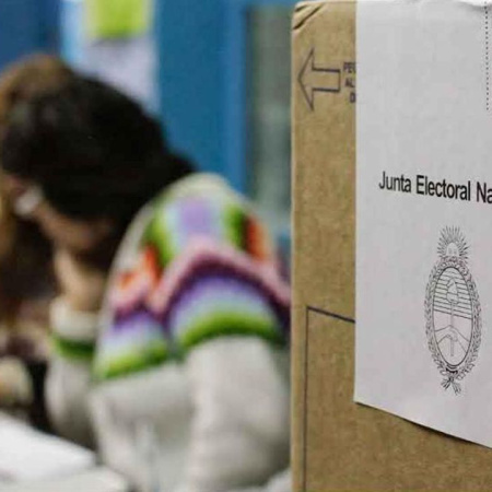 Fuerza Patria resistió en dos bastiones clave del interior bonaerense y frenó la ola violeta