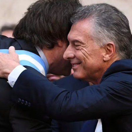 Javier Milei recibe a Mauricio Macri luego de la victoria electoral de La Libertad Avanza
