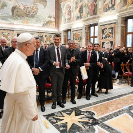 El Papa León XIV impulsa a universidades católicas a ser "focos de creatividad y conocimiento"