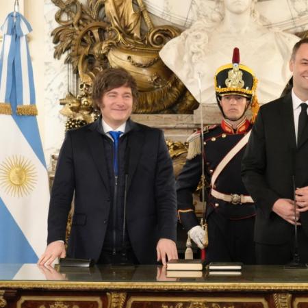 Manuel Adorni asumió como nuevo jefe de Gabinete y promete “profundizar las reformas estructurales”