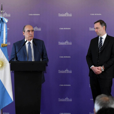 Crisis interna y cambios: Renunció Francos, sube Adorni y se alistan más reemplazos