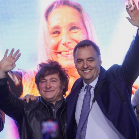 Adorni cruzó a Macri tras las críticas por su designación como jefe de Gabinete: "Le jugó una mala pasada la nostalgia"