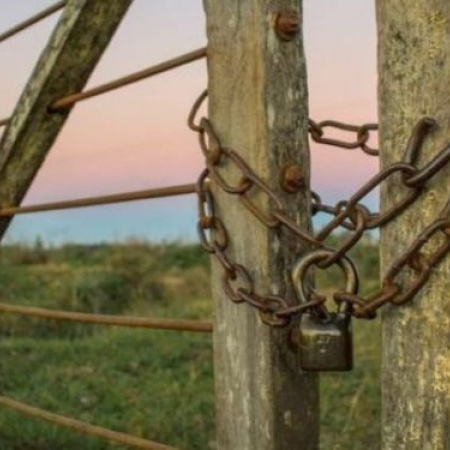 Carbap recordó que la ley prohíbe el ingreso sindical a los campos sin funcionarios oficiales