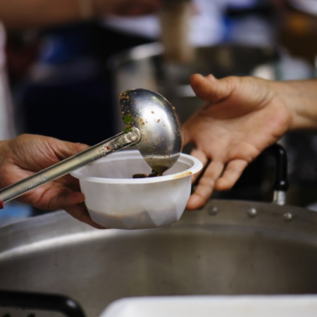 Crece la inseguridad alimentaria: revelan que uno de cada seis asalariados pasa hambre en Argentina