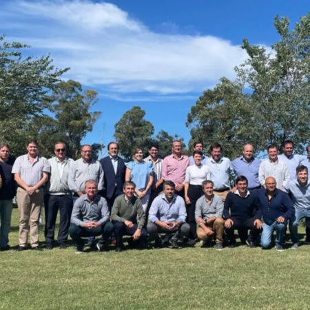 Intendentes radicales se reunirán con Pablo López para garantizar el pago del aguinaldo