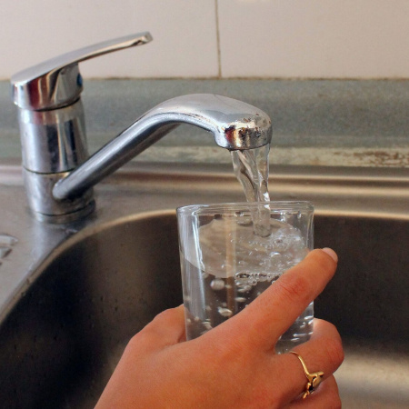 Alarma por altos niveles de arsénico en el agua en múltiples municipios bonaerenses