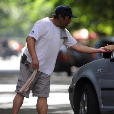 Moroni va por los trapitos de Lanús