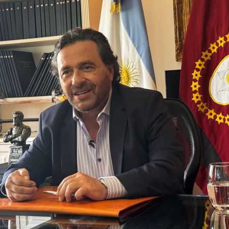 “No tiene nada que ver con la sociedad”: Sáenz cuestionó la agenda política nacional