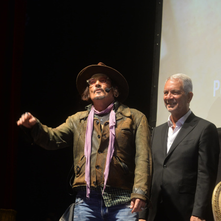 Johnny Depp cerró su paso por Argentina con una visita histórica en La Plata