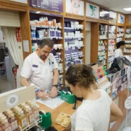 Farmacéuticos alertan por el retiro de controles a medicamentos importados