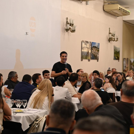 Abad reunió a 200 dirigentes y llamó a reconstruir la UCR: “No quiero un radicalismo a la deriva”