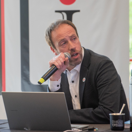 Ministro de Economía de la PBA habló de una industria “golpeada en todos los frentes”