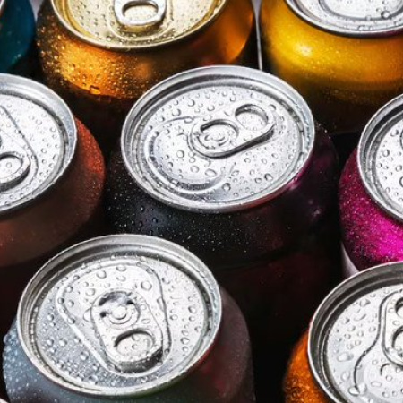 Bebidas energizantes en la mira: proyecto para frenar su avance entre adolescentes