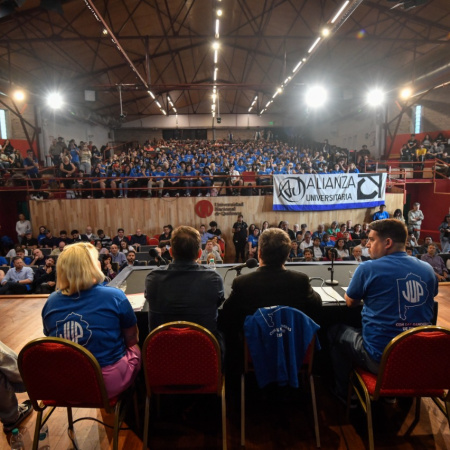 Kicillof con la JUP: "Se intenta crear una falsa contradicción entre estudiar y militar"
