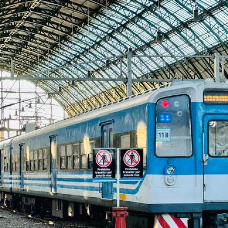 El Gobierno avanza con la compra directa de 43 trenes nuevos para renovar la flota del AMBA