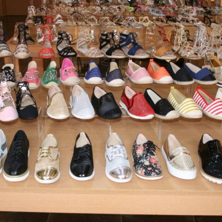 Consumo en receso: fuerte caída en ventas de mayoristas y supermercados