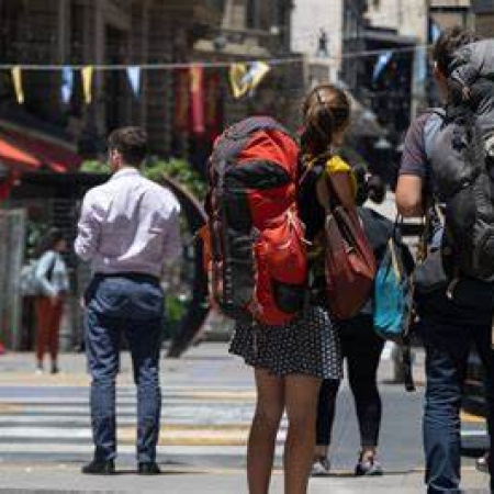 Octubre turístico: menos visitas, más viajes al exterior