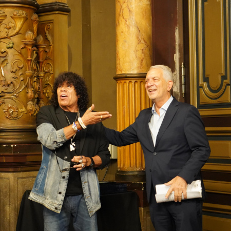 Alak recibió a “La Mona” Jiménez y lo distinguió como Visitante Ilustre de la ciudad