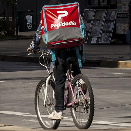 Precariedad en números: el delivery debe trabajar 12 horas por día para alcanzar un ingreso básico